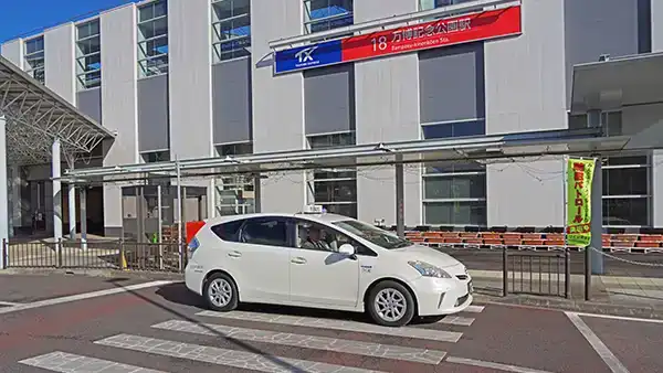 フジ急タクシーのつくば市内駅構内出入許可駅（万博記念公園駅）